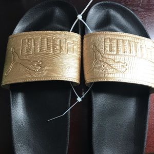Pumas sandals
